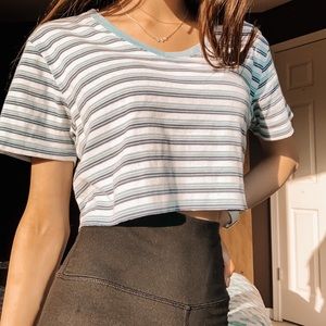 ★ super cute blue and white cropped stripped tee★